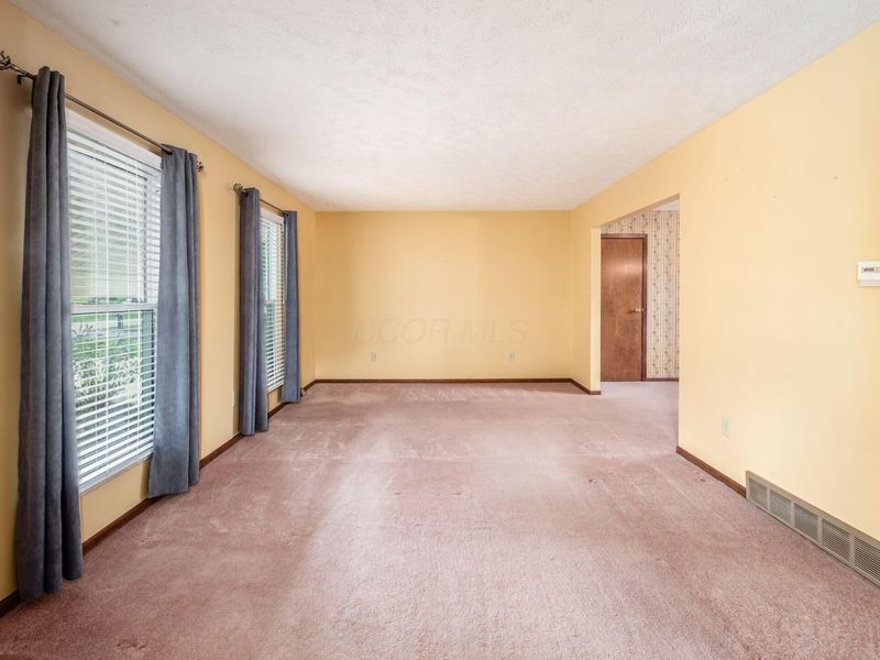 1498 Cobblegate Lane, Reynoldsburg, OH 43068 Photo 4