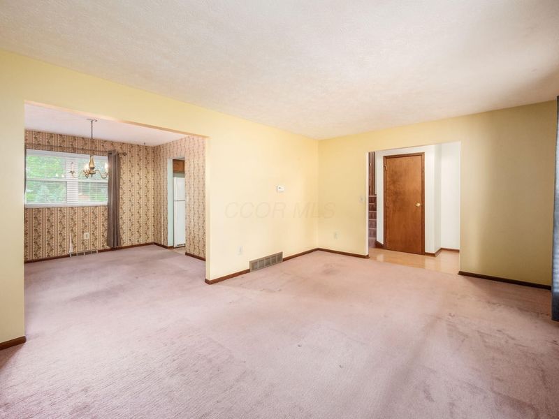 1498 Cobblegate Lane, Reynoldsburg, OH 43068 Photo 6