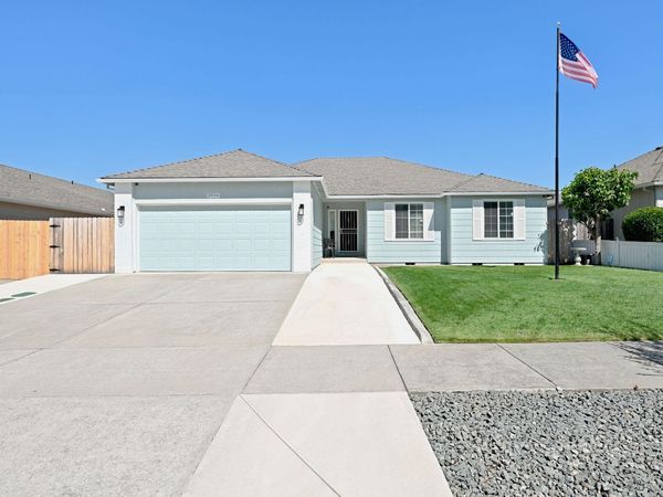 2056 Kingswood Drive, Medford, OR 97501