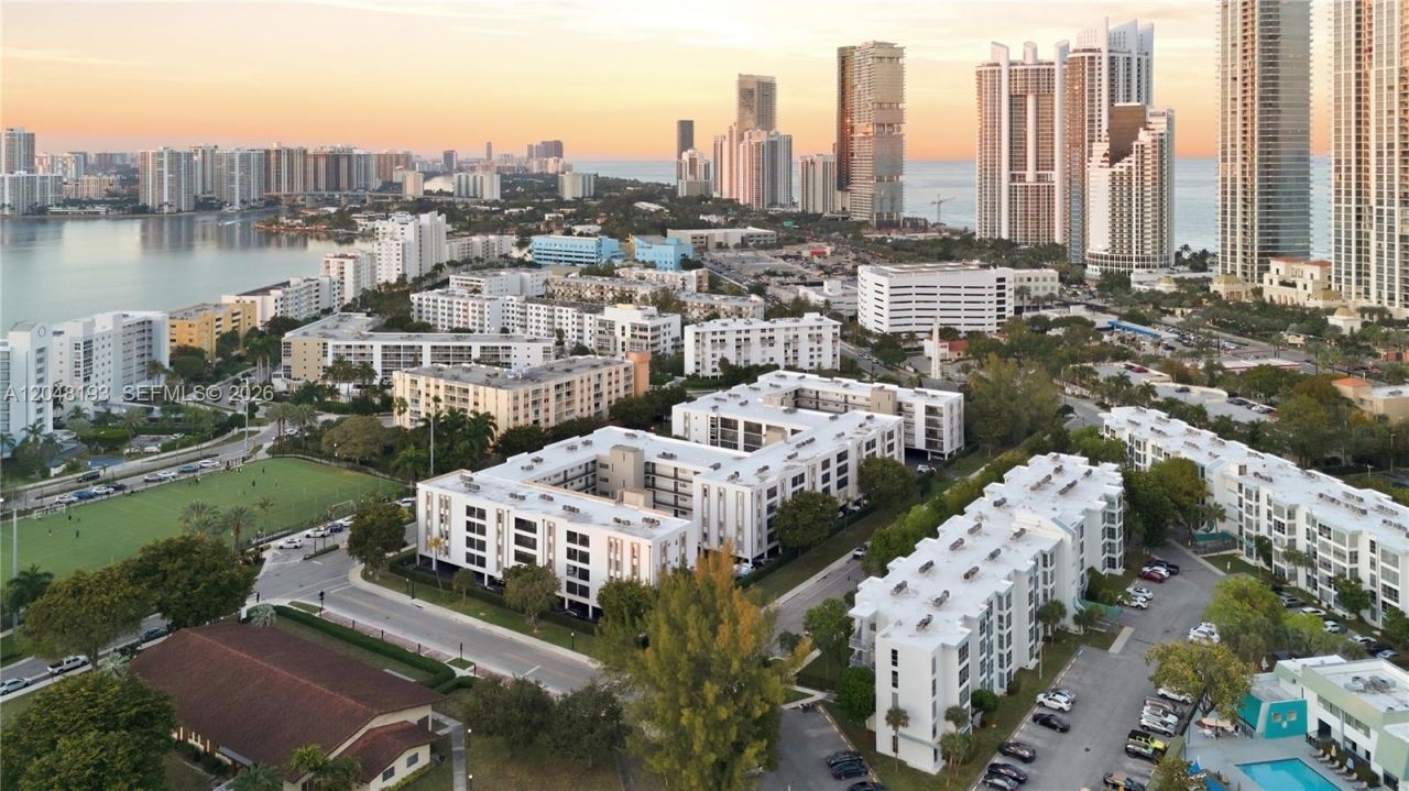 200 177th Dr, Unit 204, Sunny Isles Beach, FL 33160 Photo