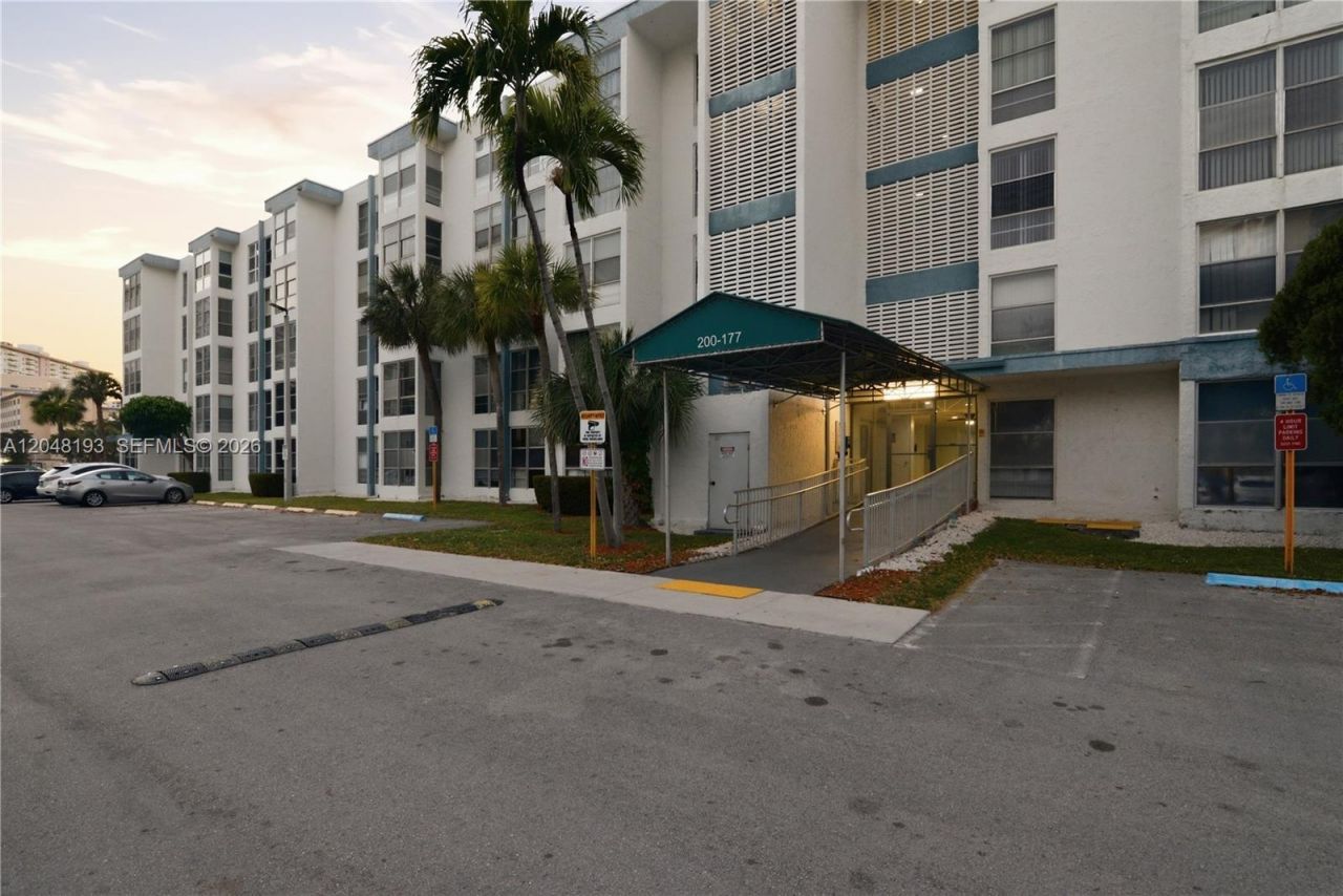 200 177th Dr, Unit 204, Sunny Isles Beach, FL 33160 Photo