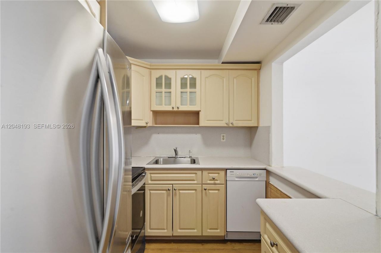 200 177th Dr, Unit 204, Sunny Isles Beach, FL 33160 Photo