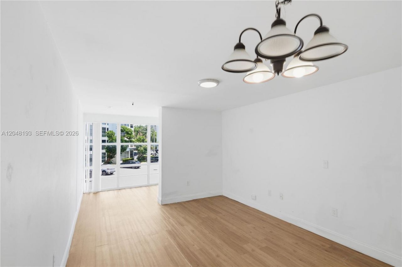 200 177th Dr, Unit 204, Sunny Isles Beach, FL 33160 Photo