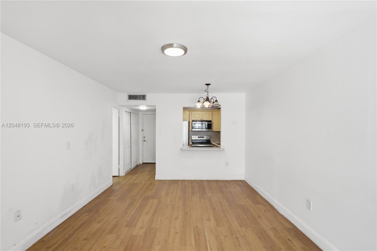 200 177th Dr, Unit 204, Sunny Isles Beach, FL 33160 Photo