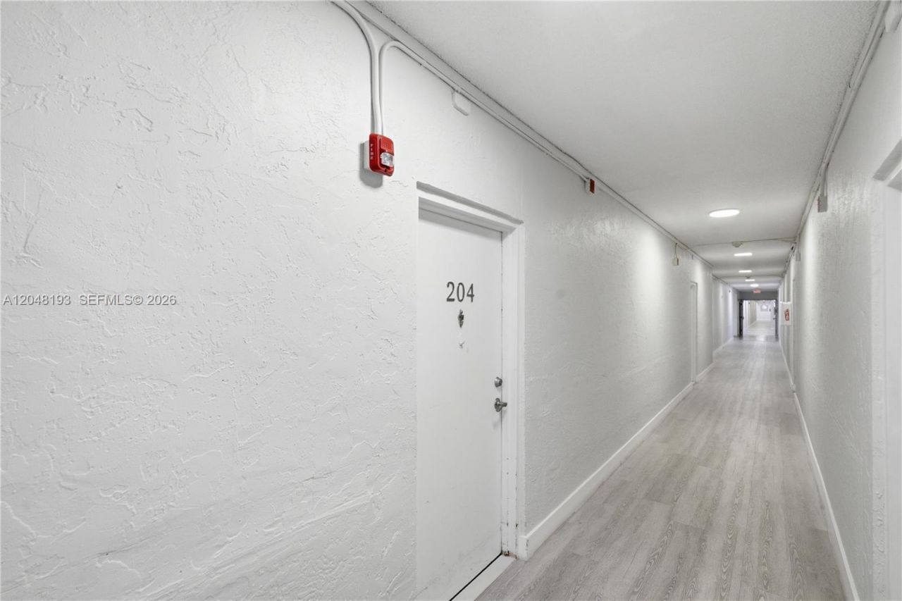 200 177th Dr, Unit 204, Sunny Isles Beach, FL 33160 Photo