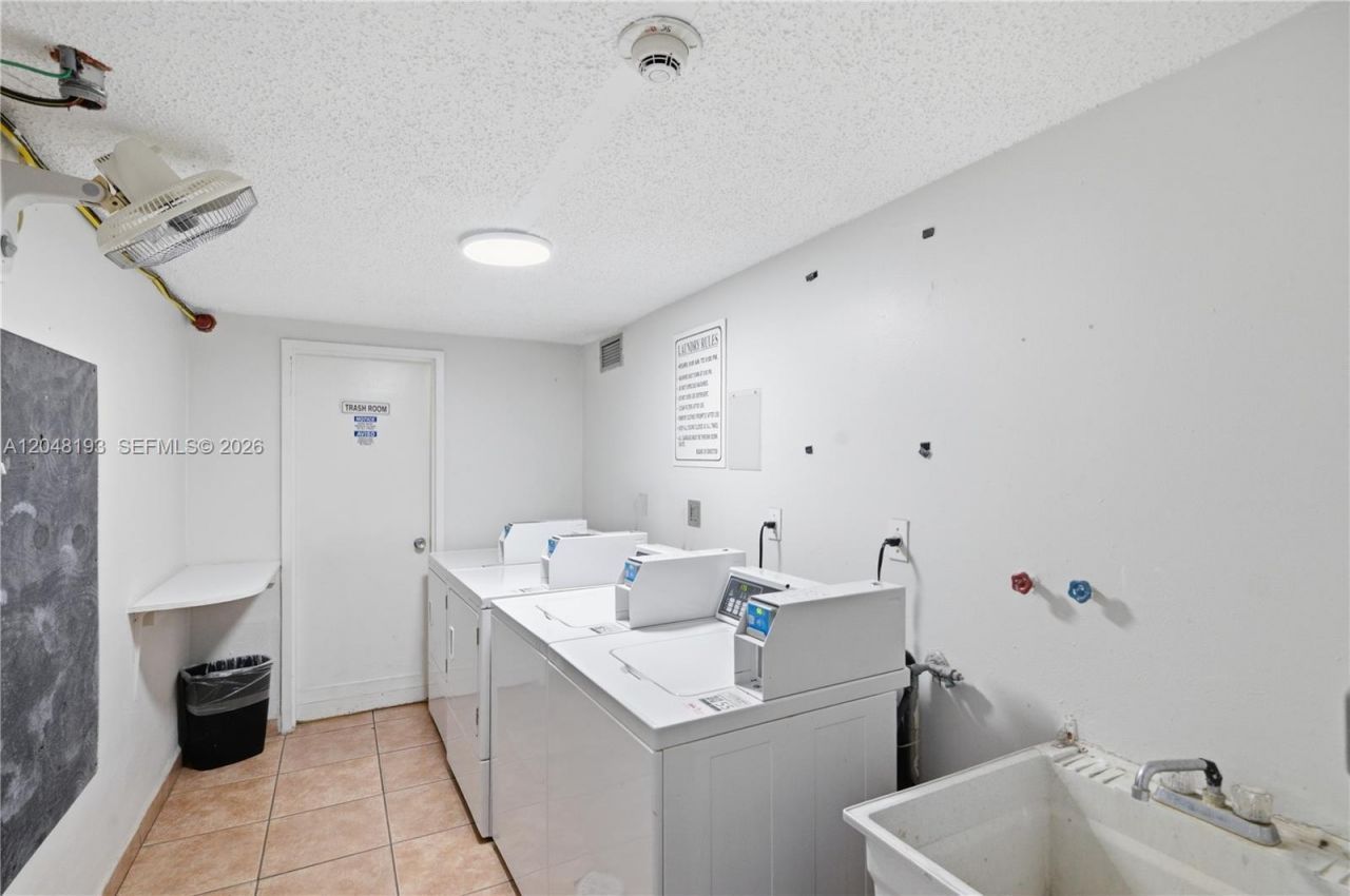 200 177th Dr, Unit 204, Sunny Isles Beach, FL 33160 Photo