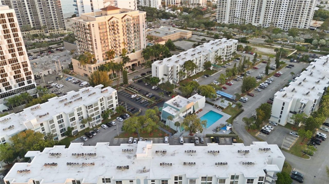 200 177th Dr, Unit 204, Sunny Isles Beach, FL 33160 Photo
