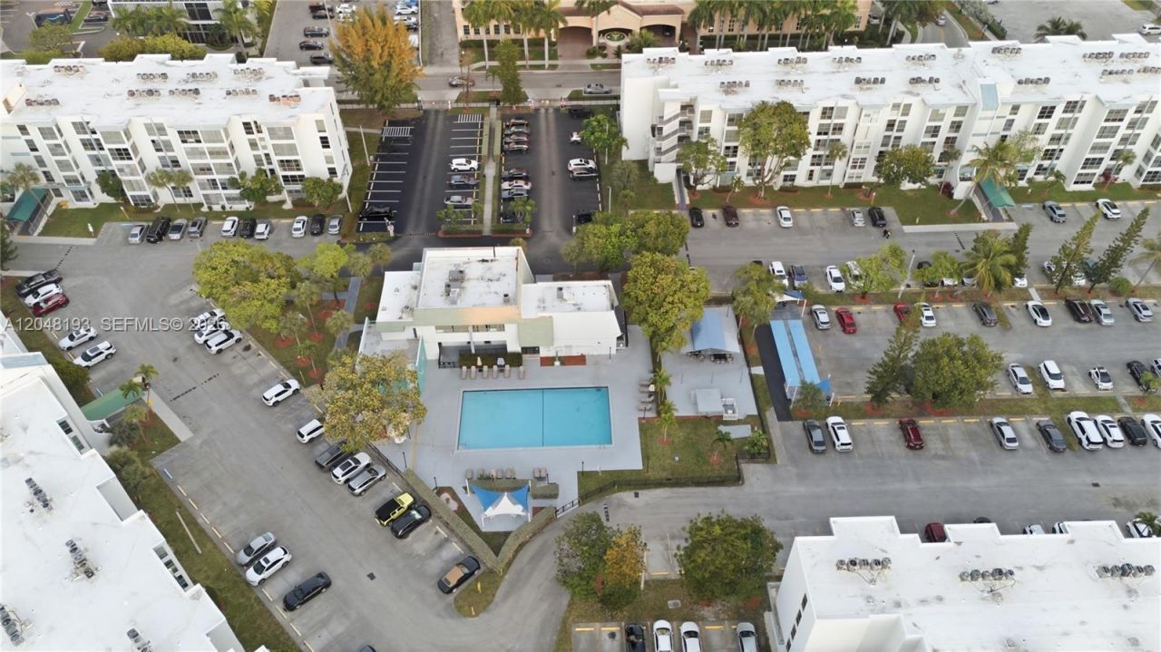 200 177th Dr, Unit 204, Sunny Isles Beach, FL 33160 Photo