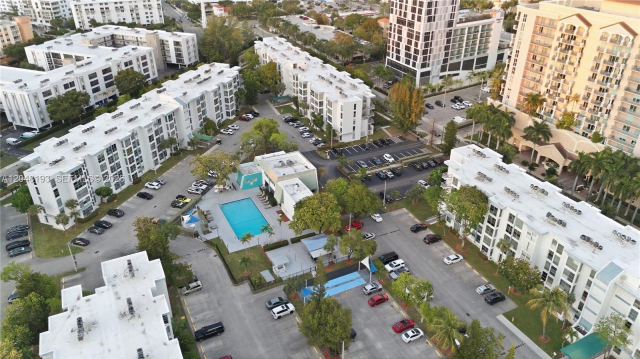 200 177th Dr, Unit 204, Sunny Isles Beach, FL 33160 Photo