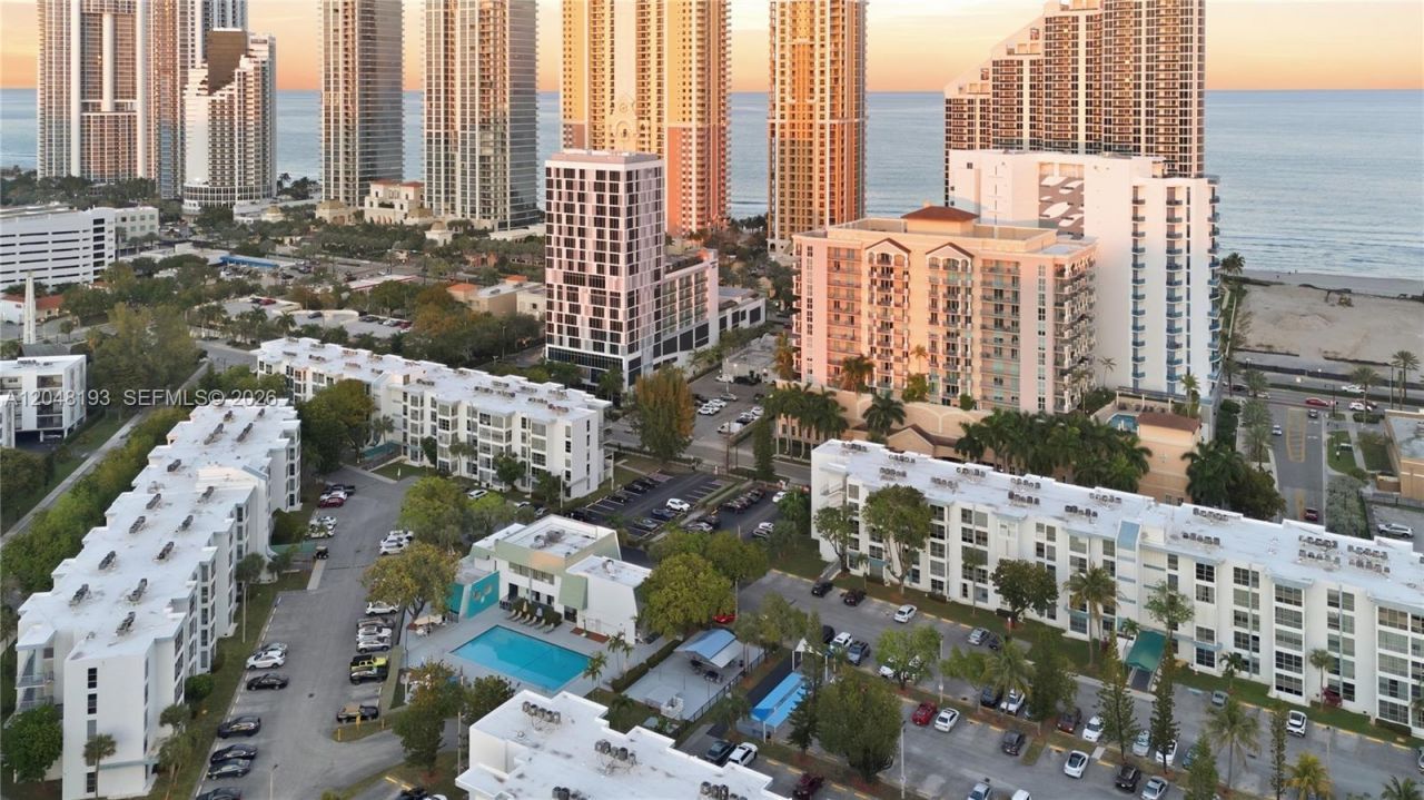 200 177th Dr, Unit 204, Sunny Isles Beach, FL 33160 Photo