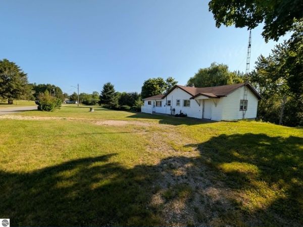 254 Penn Avenue N, Mecosta, MI 49332