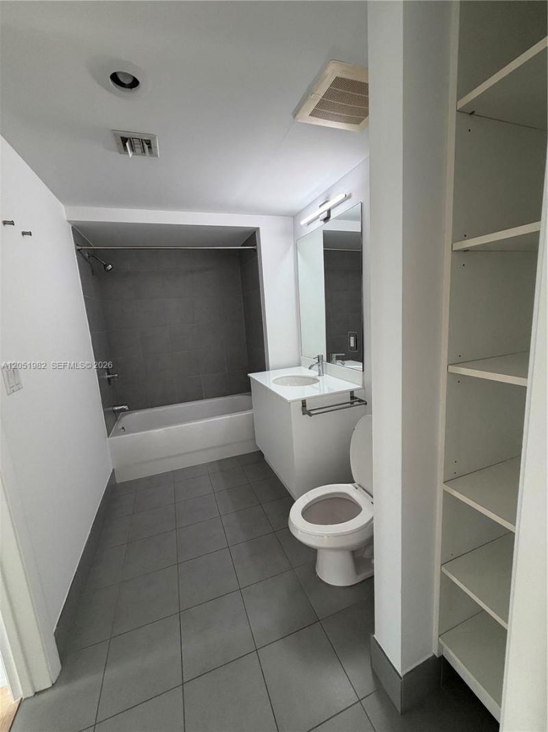 92 SW 3rd St, Unit 5012, Miami, FL 33130 Photo
