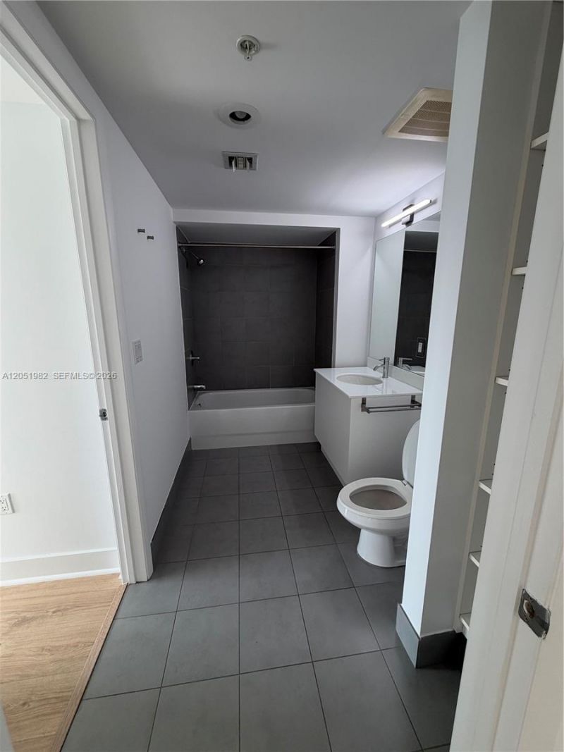 92 SW 3rd St, Unit 5012, Miami, FL 33130 Photo