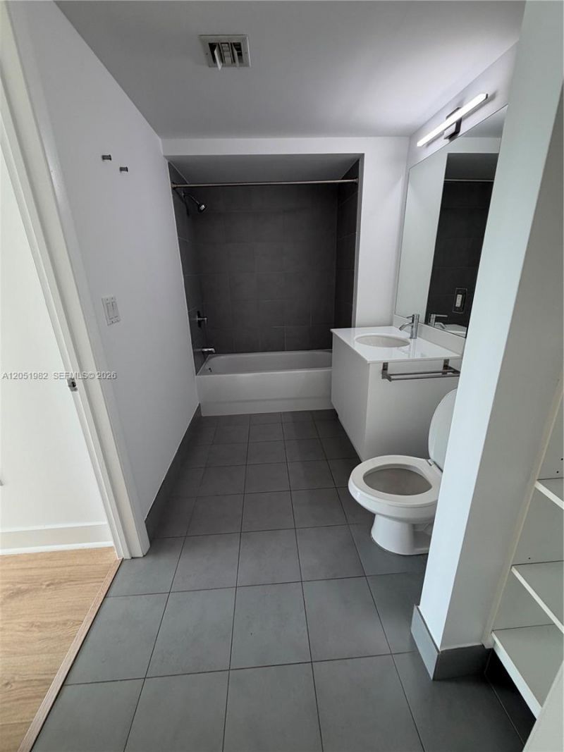 92 SW 3rd St, Unit 5012, Miami, FL 33130 Photo