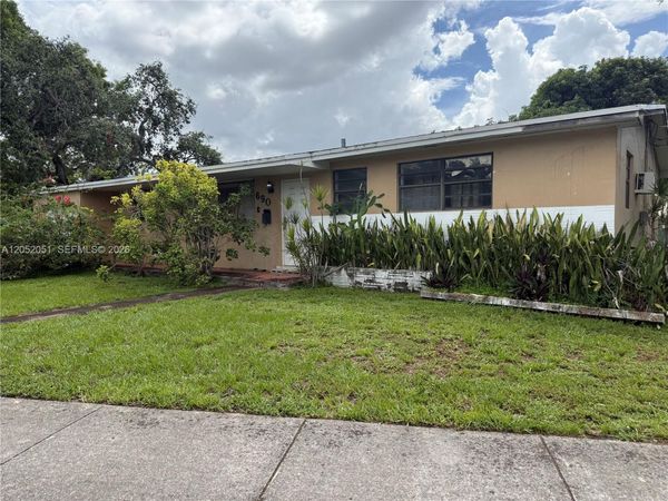 690 W 70th Pl , Hialeah, FL 33014