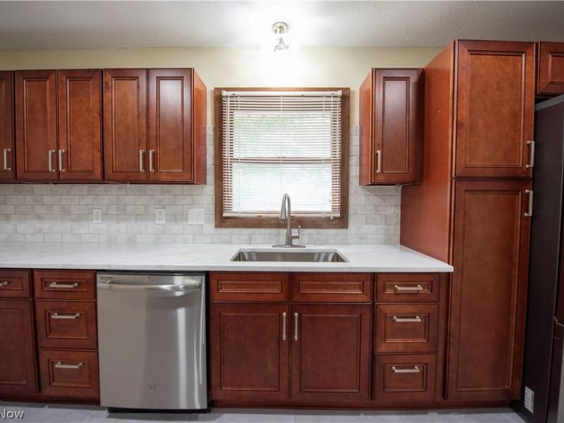 25429 Tyndall Falls Drive, Olmsted Falls, OH 44138 Photo 12