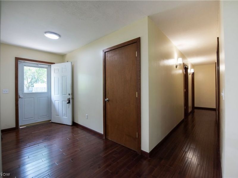 25429 Tyndall Falls Drive, Olmsted Falls, OH 44138 Photo 4