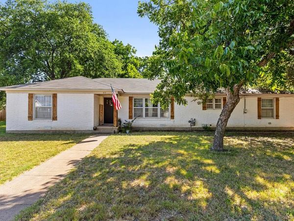 413 S Tyler Street, McGregor, TX 76657