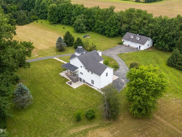 409 N 325 E , Valparaiso, IN 46383