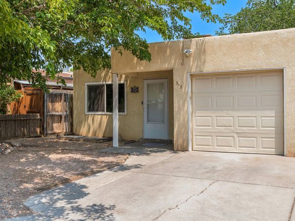 313 Shannon Place NW, Albuquerque, NM 87107