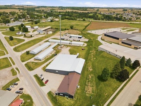 301 Old Dubuque Rd, Anamosa, IA 52205