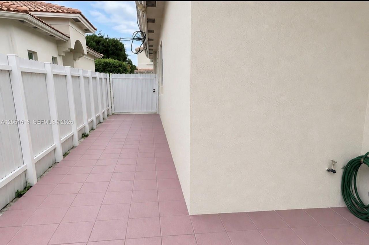 2210 NE 37th Rd , Homestead, FL 33033 Photo