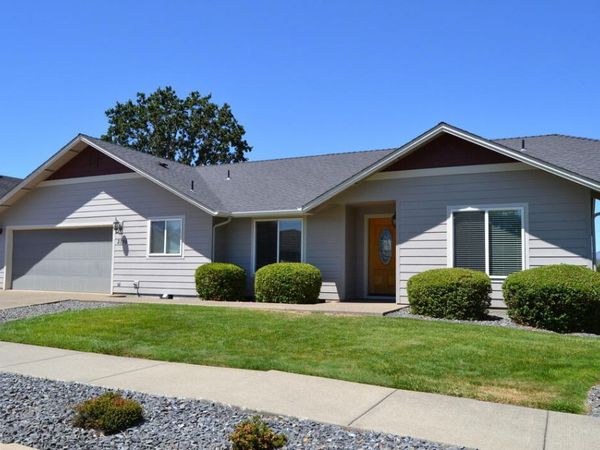 2750 SW Mistybrook Drive, Grants Pass, OR 97527