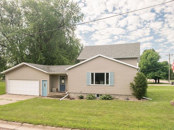 408 2ND ST, Hull, IA 51239
