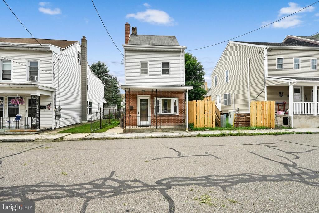 212 N NICHOLS STREET , SAINT CLAIR, PA 17970