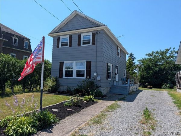 26 Vernon St, Middleport, NY 14105