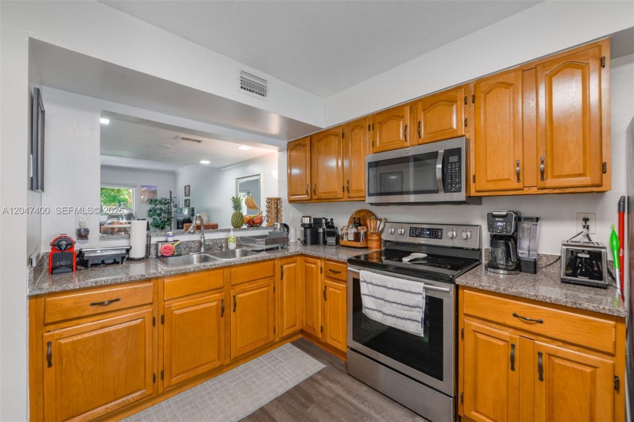 14901 SW 82nd Ter , Unit 1-205, Miami, FL 33193 Photo