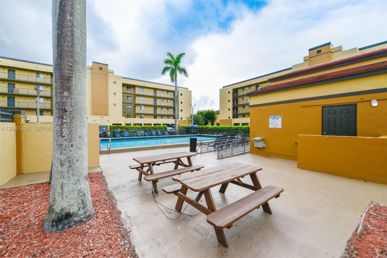 14901 SW 82nd Ter , Unit 1-205, Miami, FL 33193 Photo