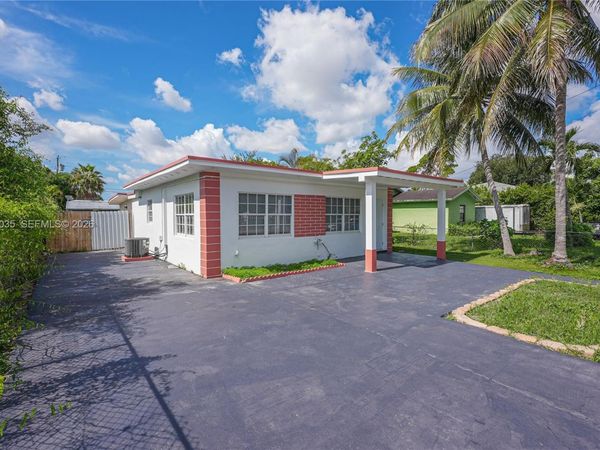 2002 NW 87th St, Miami, FL 33147