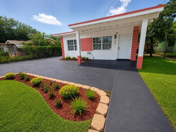 2002 NW 87th St , Miami, FL 33147