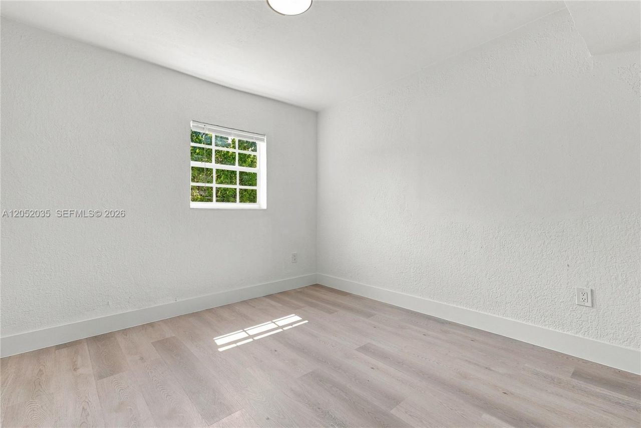 2002 NW 87th St, Miami, FL 33147 Photo
