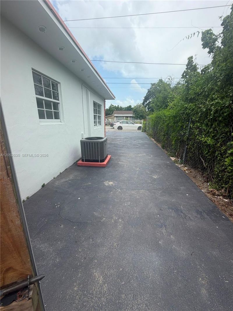 2002 NW 87th St , Miami, FL 33147 Photo