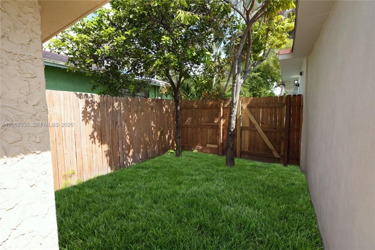 2002 NW 87th St, Miami, FL 33147 Photo