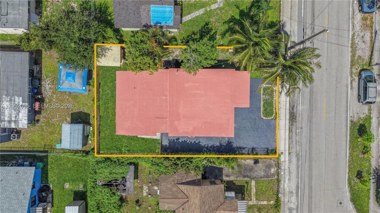 2002 NW 87th St, Miami, FL 33147 Photo