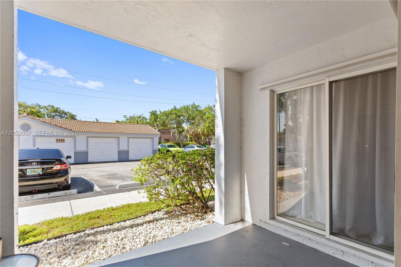2640 S University Dr, Unit 111, Davie, FL 33328 Photo