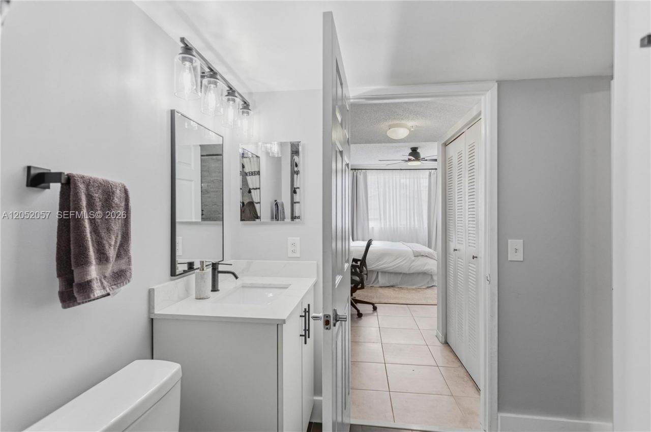 2640 S University Dr, Unit 111, Davie, FL 33328 Photo