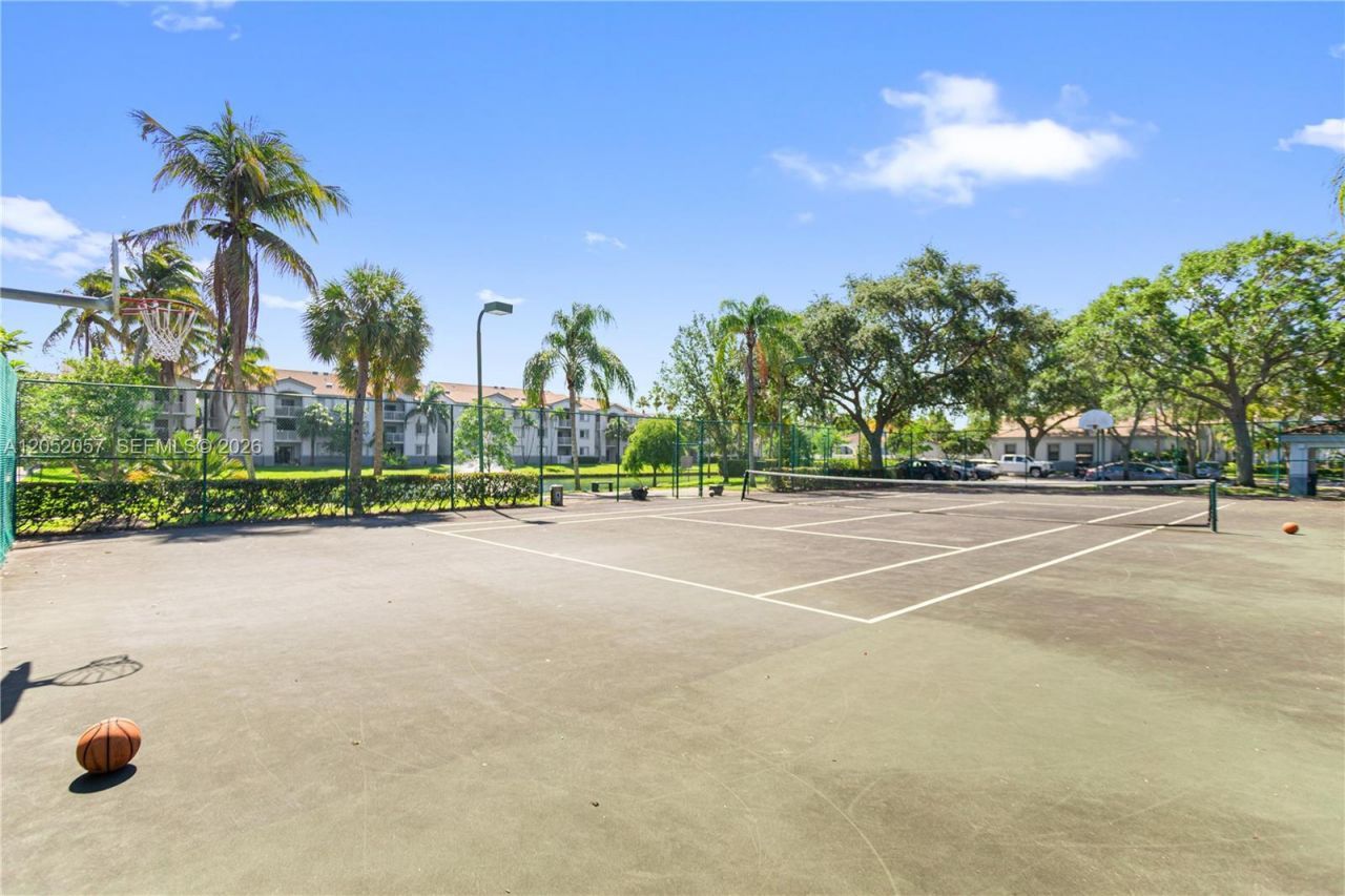 2640 S University Dr, Unit 111, Davie, FL 33328 Photo