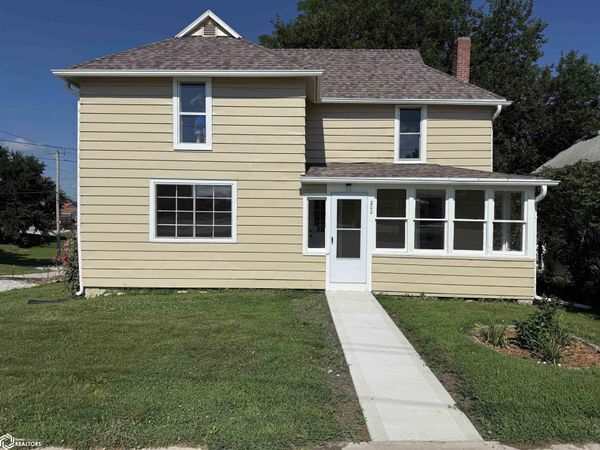 200 NW Church Street, Leon, IA 50144