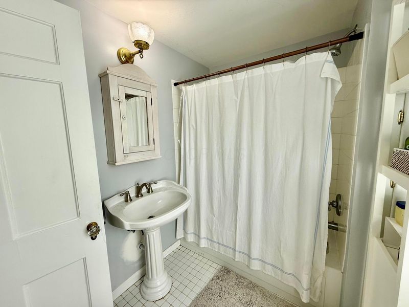 262 N Ardmore Road , Columbus, OH 43209 Photo 16