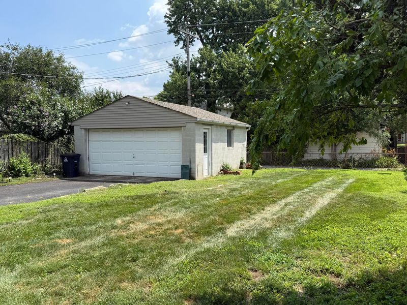 262 N Ardmore Road , Columbus, OH 43209 Photo 3