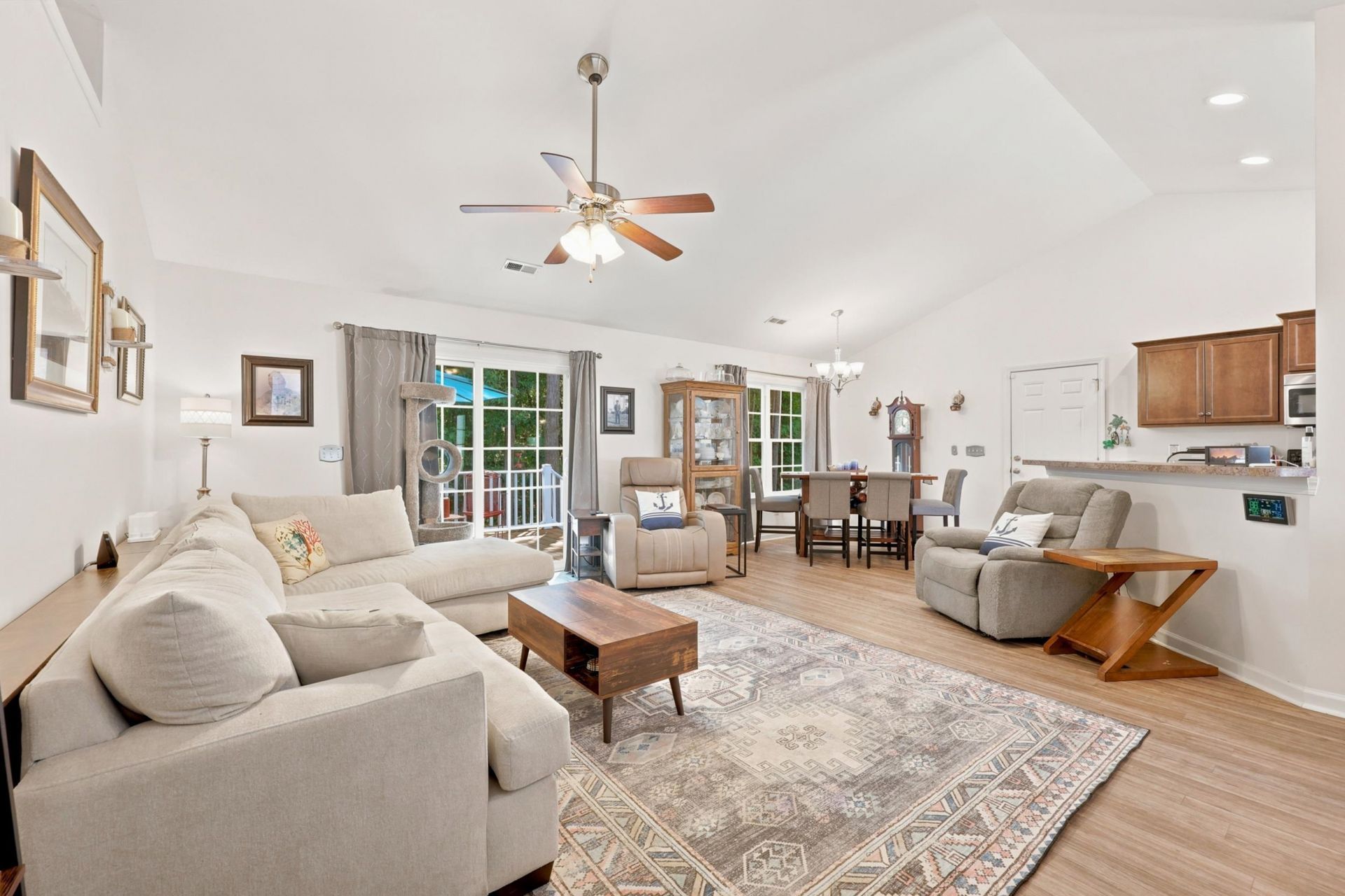 148 Balsa Dr. Photo 11