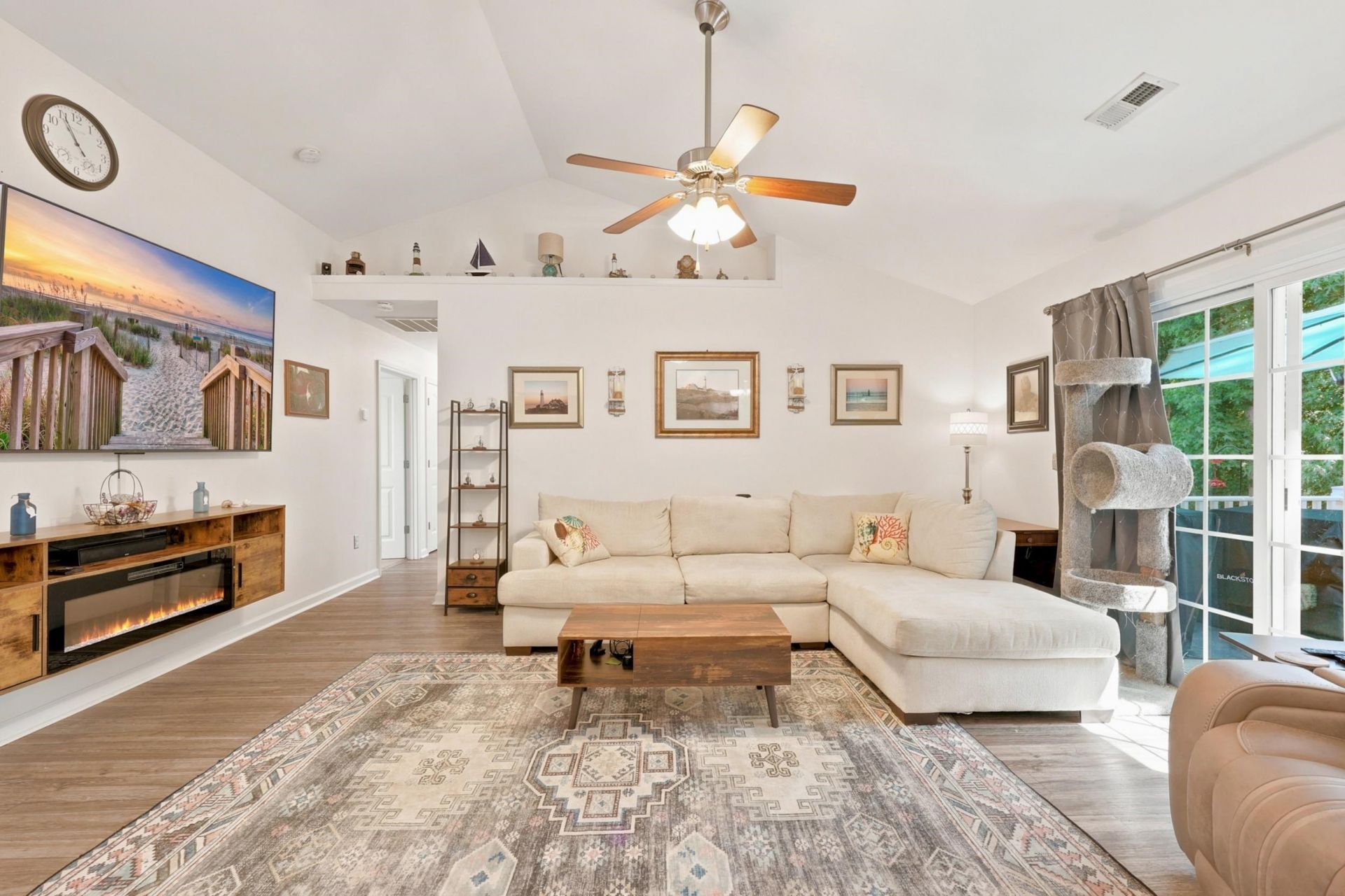 148 Balsa Dr. Photo 12