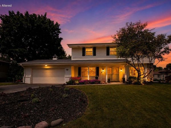 2745 N 117th Pl, Wauwatosa, WI 53222
