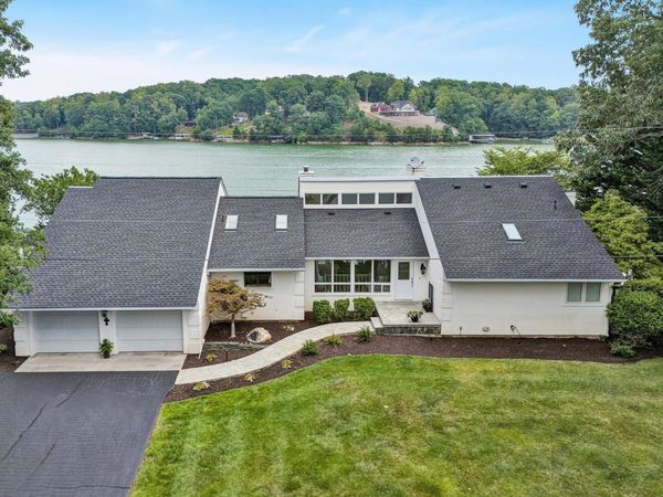 2455 Merriman Way RD, Moneta, VA 24121