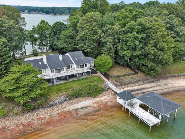 2455 Merriman Way RD, Moneta, VA 24121