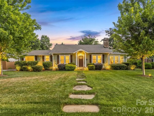 1026 14th Avenue Drive NW, Hickory, NC 28601